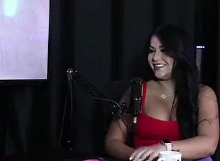 She Focuses On Money Ignoring Leg Preferences