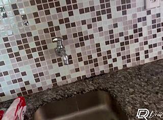 Orálny stimul pre súťaž reality porna