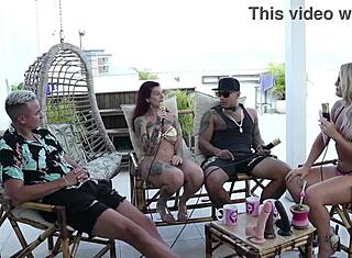 dagen hun viste pupper på baren