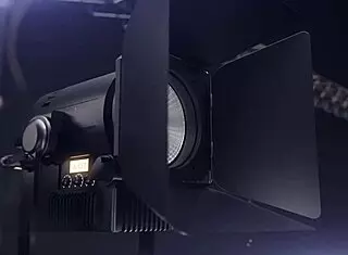 The hot babe shaves in the bathtub before her sex scene.