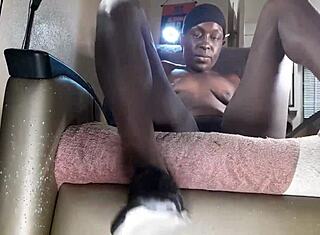 Шлюха в Техасе дрочит хуй для сырого горячего секса