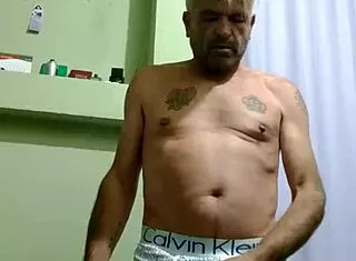 are you watching me jerk off in this sensual gay session?