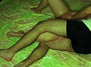 Runkkutan opiskelijan märän pillun kovaan orgasmiin kun isot luonnolliset tissit pomppivat – luxuryorgasm tallentaa kaiken