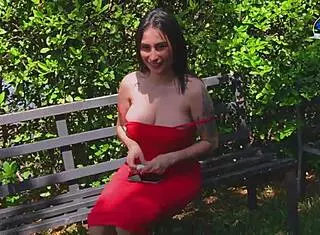 Chica de la calle, aceptas follar por dinero sin condon?