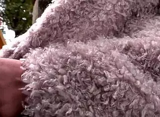 Married Japanese Woman Exposes Small Tits in Park Fetish