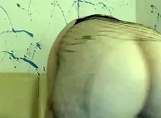 big ass bbw shows natural tits and nipples on webcam in high definition