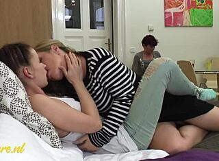 Хетеро момиче съблазнено от две рогати зрели лесбийки, о боже!