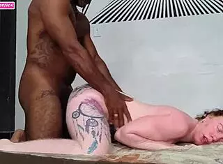 She calls friend to watch pussy play, he dives in excited