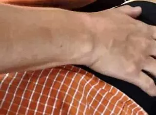 Harassing mature big-ass milf on Lima streets?