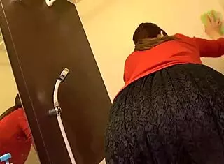 ねえ、水上由紀恵の裸エプロン見たい？