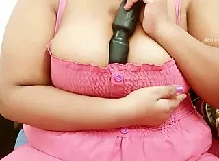 Wow, This Big Tits Mumbai Milf Is Shaking Her Boobs So Provocatively!