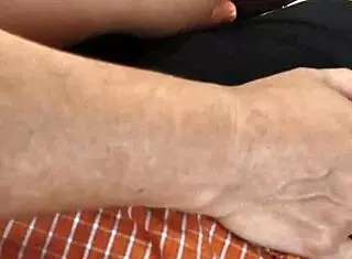 Harassing mature big-ass milf on Lima streets?