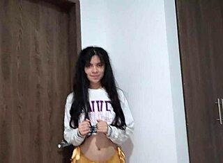 Il baise sa voisine japonaise en Floride en se cachant de sa femme.