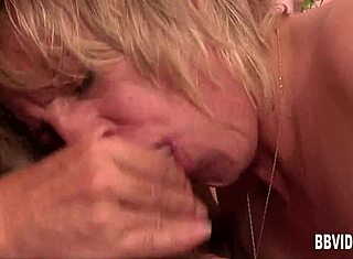 Не мога да повярвам, че чукаме тази зряла немска кучка заедно