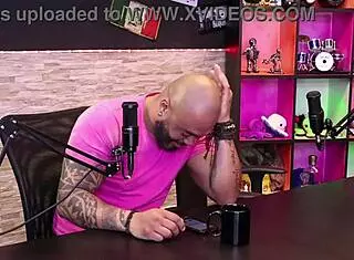 Negra gostosa measured big dick and gave boquete