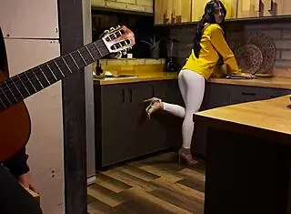 She Says It Hurts in the Ass, But Wants Anal!