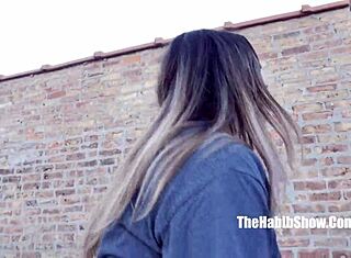 Putain, Serenity Taylor de 19 ans baise deux grosses bites noires dur