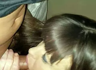 Sexy White Milf Performs Deepthroat