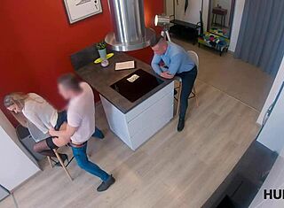 Hunt4k παρουσιάζει αυστηρό κοστούμι και σέξι εσώρουχα σε καυτή συμφωνία με χρήματα