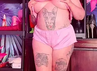 I, the babe in lingerie, watch him wankin'