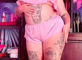 I, the babe in lingerie, watch him wankin'