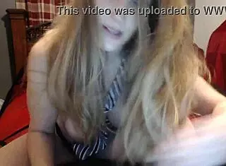 roxxxanne69's subtle finger play session with milf vibes