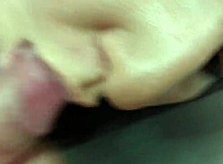 Kjæresten min suger kukken min så godt i POV!