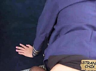 טינאייג' נואשת בת 18+ כריסטן קורטני מזיינת בחוץ בשביל טרמפ