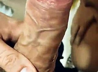 Хей, този египетски продавач ме опипа в пробната!