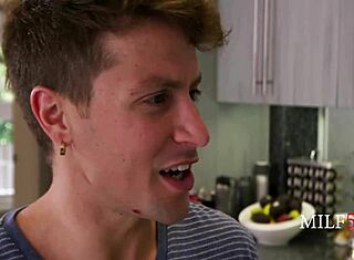 Marica Hase fouká nevlastnímu synovi jeho osamělost tvrdě pryč