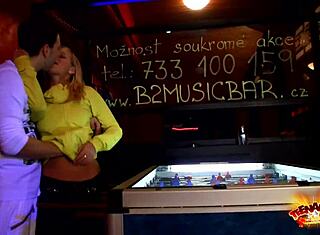 Anal Publik Agata Di Ruang Game, Sangat Panas