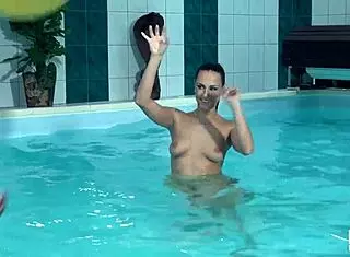 3 Stunning Bombshells Share 1 Cock Deepthroat in Pool