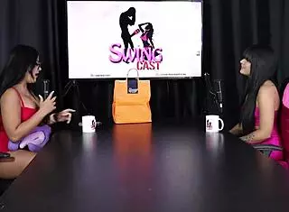 gostosa mostra seu boquete depois de dizer que ela ama quando beijam seu cu e o que odeia - tata sheer red