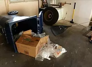 mexican exterminator fucks milf eva karera with huge tit