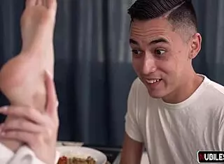 demi hawks and liz jordan get stuffed in family pies thanksgiving