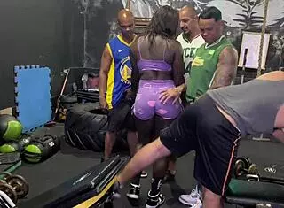 Fernanda Chocolate Gave Her Pussy And Ass To Four Guys In The Gym And Got A Facial