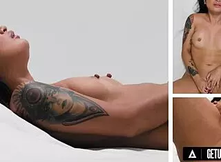 Up Close: How Women Orgasm with Natural Beauty Avery Black