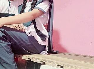 भारतीय छात्रा को ट्यूशन टीचर सर ने जोर से चोदा