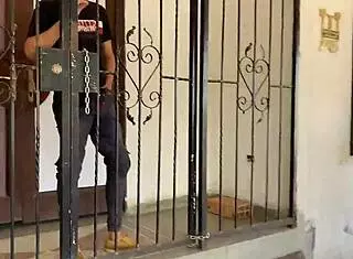 mi hermanastra vestida sexy hace aseo y le ayudo con una follada, ¿quieres ver el creampie?