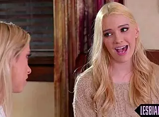 Sapphic Blonde Lesbian Pussy Munching