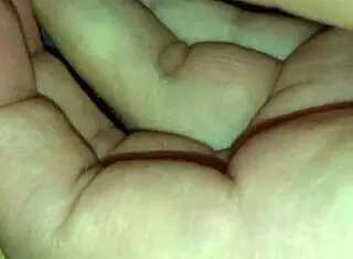 Japon karım, meme uçların beni deli ediyor