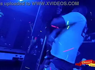 Live sex in Itaoca club with shaved pussy