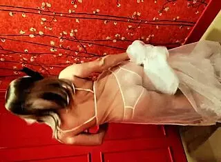 queen stripper challenges with zoomed-up outdoor big ass action