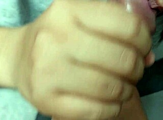 Latinská přítelkyně dokonale saje ptáka v POV scéně