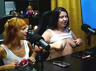 flora vip ficou tão a vontade no podcast que tirou os peitos pra fora o ruan mostrou o pau pra ela - podcast pópum no barraco