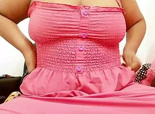 indian aunt in mumbai shows her sexy boobs