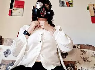 Orgasmo con Super Fetish Maschera Antigas Pronto a Godere Insieme a Me