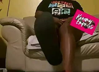 Ebony Milf Licks Honey Off Feet!