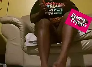 Ebony Milf Licks Honey Off Feet!