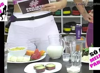 kelly key shows big pussy in tight leggings.